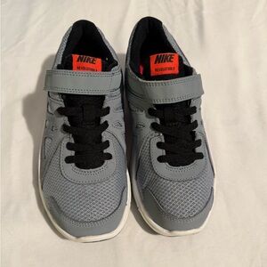 Nike Kids Black and Gray Sneakers